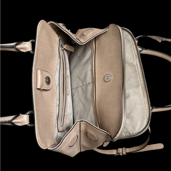 Calvin Klein Tan Shoulder Bag with Slouchy Design - Picture 4 of 9